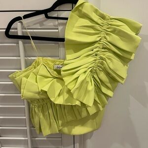 Fun yellow ruffle top!